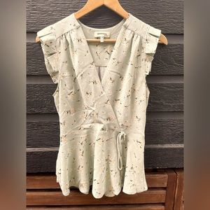 Lovely short sleeves blouse 💚